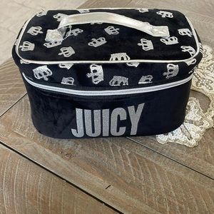 Cosmetic bag valves black and silver